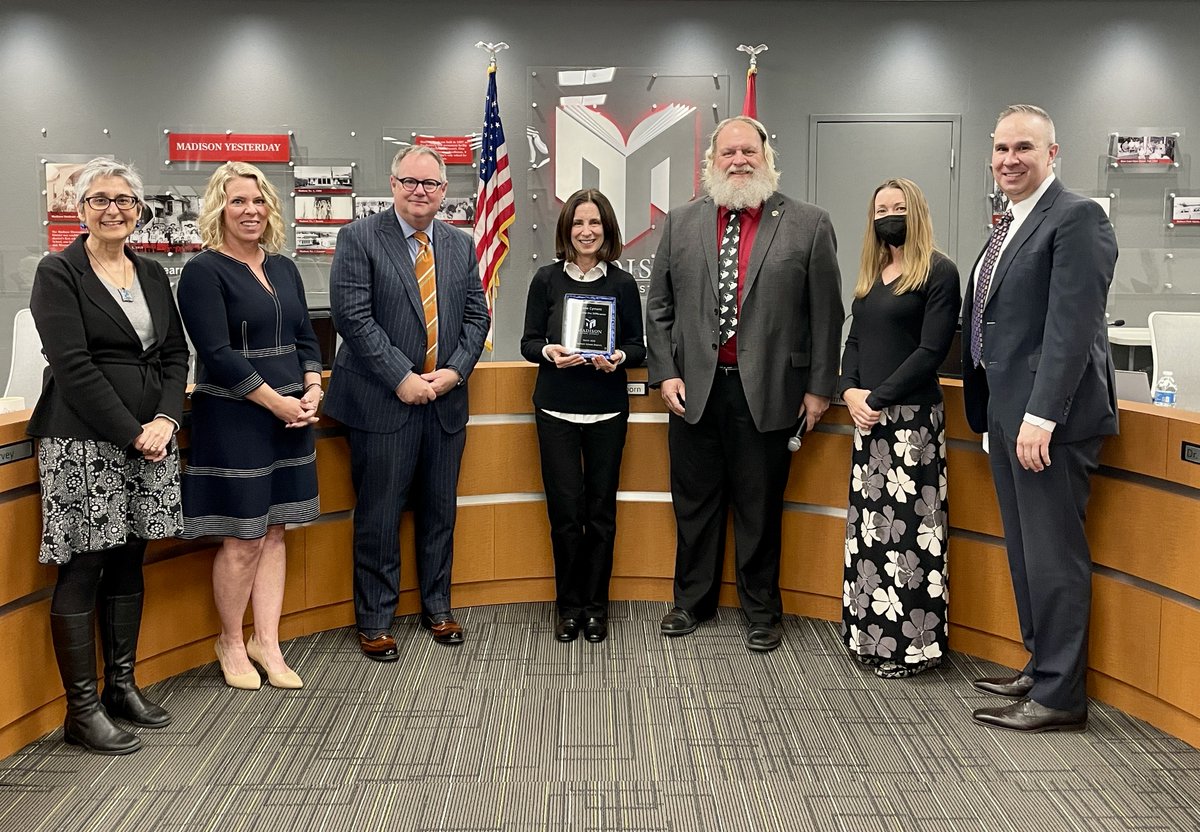 MadisonAZ's tweet image. Tonight we would like to congratulate Diane Cyment, 4th grade teacher at Madison Simis Elementary School, for receiving the You Make the Difference Award! Diane is compassionate, kind, and adaptable to meet the needs of her students. She has truly made a difference at Simis!