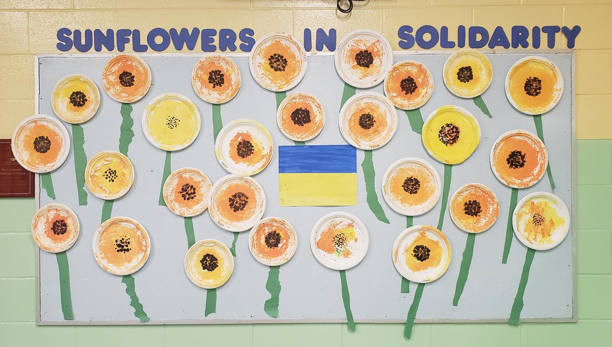 CrystalBayOCDSB's tweet photo. Crystal Bay students have covered our halls with sunflower art to show our support and solidarity with Ukraine 🇺🇦 💛 🌻
@OCDSB #StandingWithUkraine #SpecialEducation https://t.co/lzxdt0vlK7