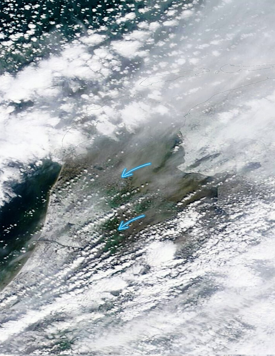 StormchaserNL's tweet photo. ❄️ Het effect van 'warm' water op een sneeuwdek! De wind kwam vannacht in Noord-Holland over het al opgewarmde IJssel- en Markermeer. Daarom lag er o.a. bij Amsterdam vrijwel geen #sneeuw. En zelfs achter de Friese meren is die invloed zichtbaar! (🛰️ NASA)

Via: @WeermanRichie https://t.co/H3SAOoXDTK