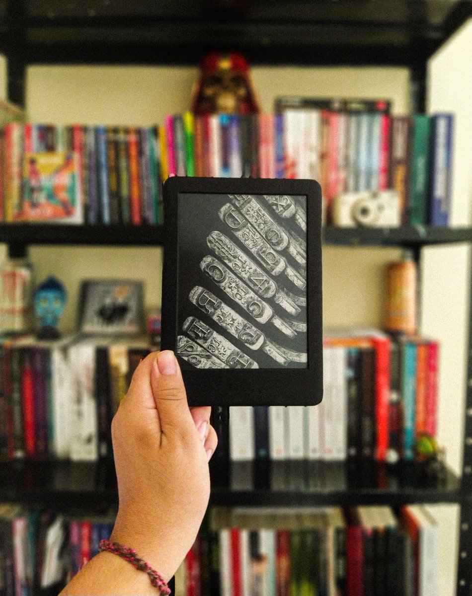 divulganacional's tweet photo. THREAD: Livros nacionais com relacionamento de mentira🤫 https://t.co/c8ZyyJ1G8w