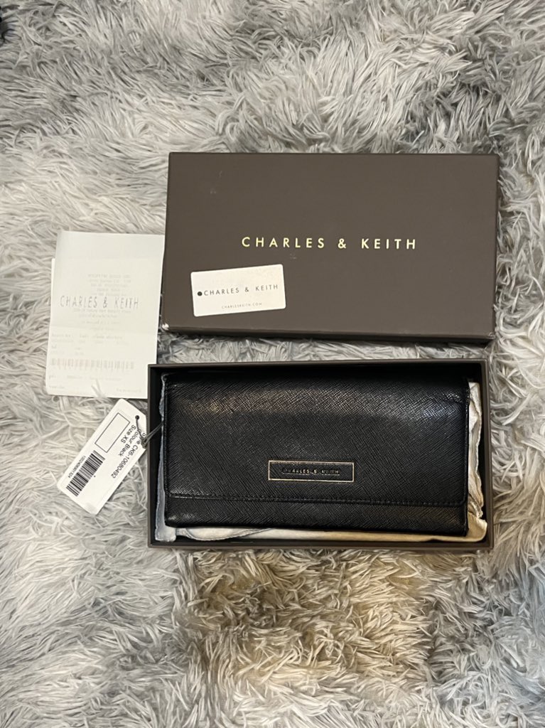 p_chxng's tweet photo. 🌥 Charles&amp;Keith กระเป๋าตังค์ 
 Sale‼️700฿ รวมส่ง 

แถมอปกครบทุกอย่างใบเสร็จด้วย
ป้ายยังไม่ดึงออกเลยค่ะแม๊

สนใจ DM มาถามก่อนได้ค้าบ
ดูรูปเพิ่มเติมได้

#เครื่องสําอาง #YSL #เสื้อผ้ามือสอง #คสอพร้อมส่ง #ส่งต่อคสอ #ส่งต่อเสื้อผ้า #คสอ #HowtoPerfect #CharlesKeith https://t.co/vnFofSRb4b