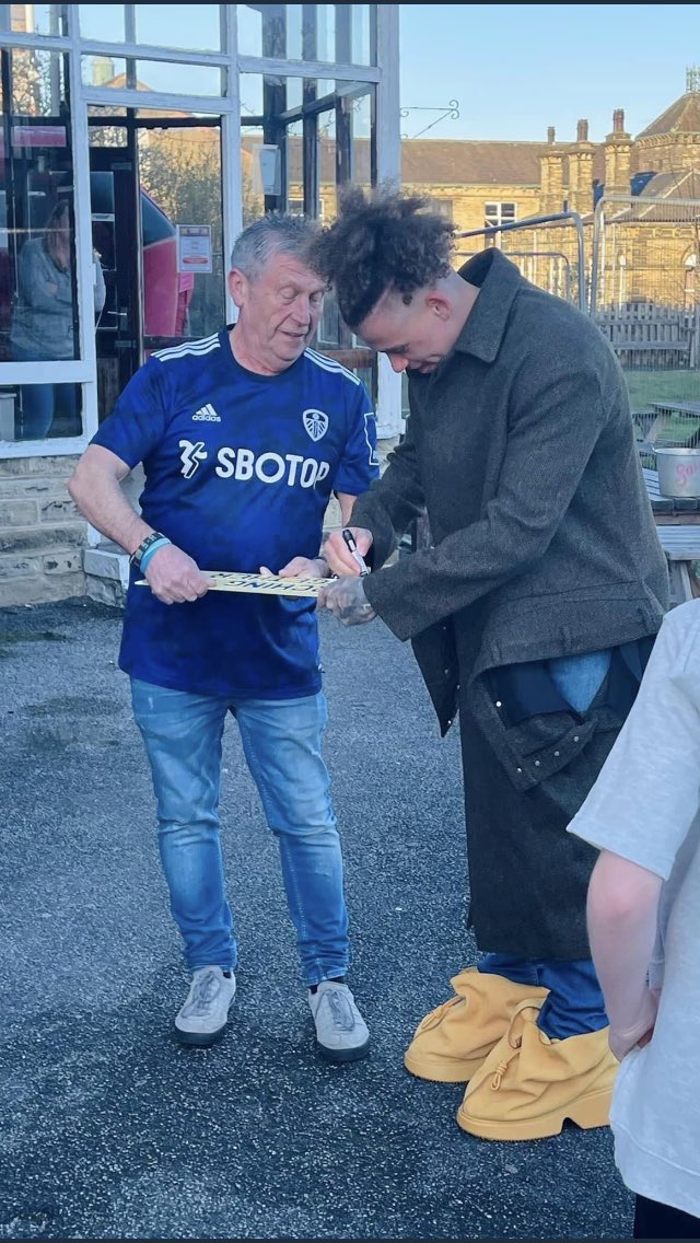 Fuck is he wearing 🤣