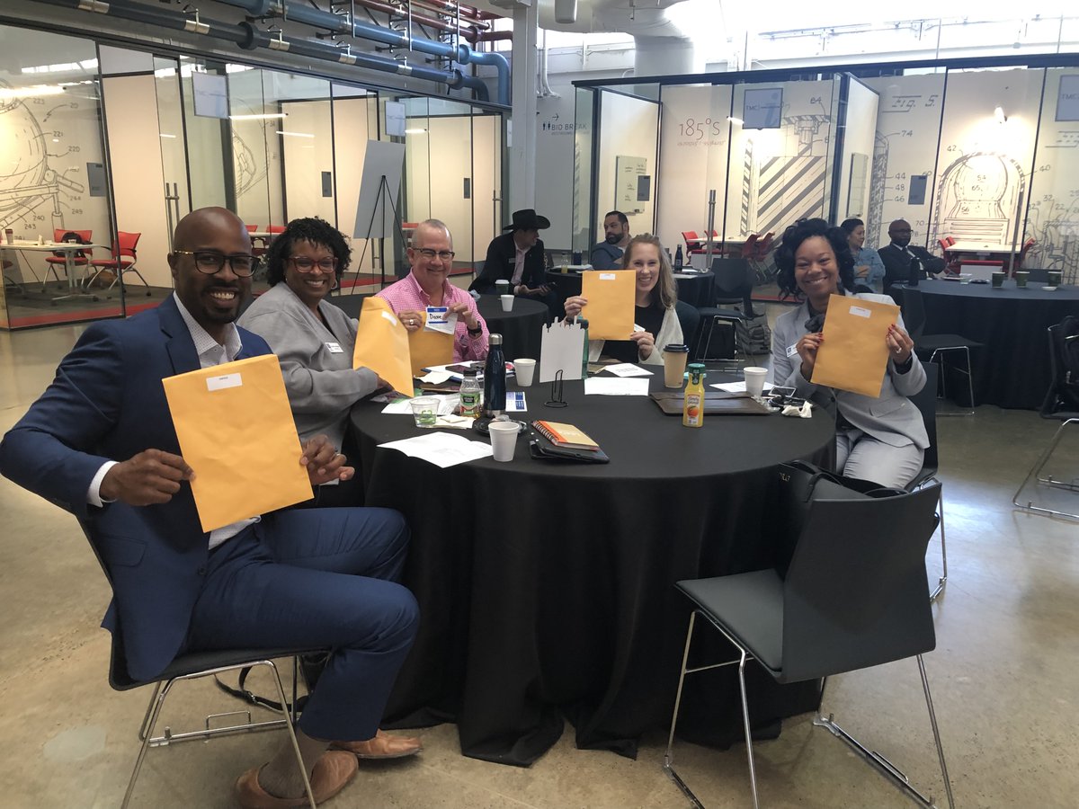 LeadershipHoust's tweet photo. Thank you to Addy Purdy and John Head for joining us today to share Houston Methodist's Music and Art Therapy Programs! Next up for #LH40 is an activity with Ken Janda, Founder and Managing Principal, Wild Blue Health Solutions- Navigating the Healthcare Access Maze! https://t.co/M9zJmctXDw