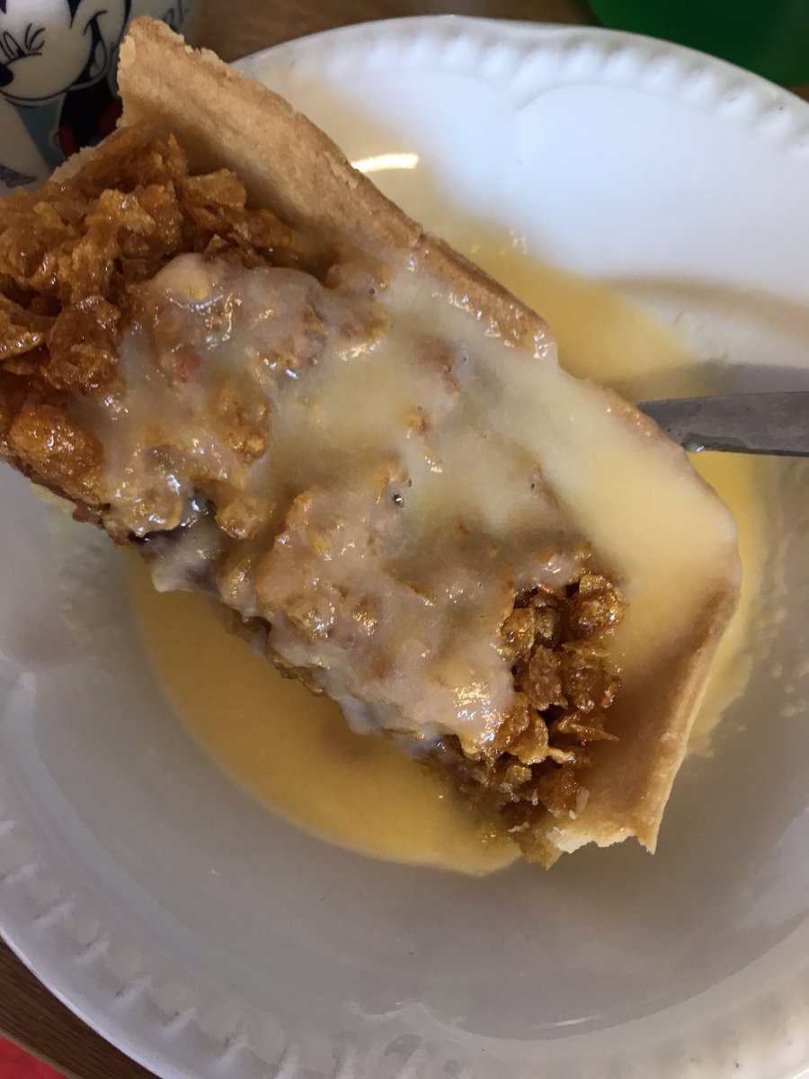 AyresomePrimary's tweet photo. Oh my! What a delightful range on offer for lunch today along with our hot choices - the return of our salad bar is a huge success 👏👏 Especially with cornflake tart for dessert! #allinmoderation What choices has your child enjoyed the most? @AdAstraTrust https://t.co/kLNqAzrrX3