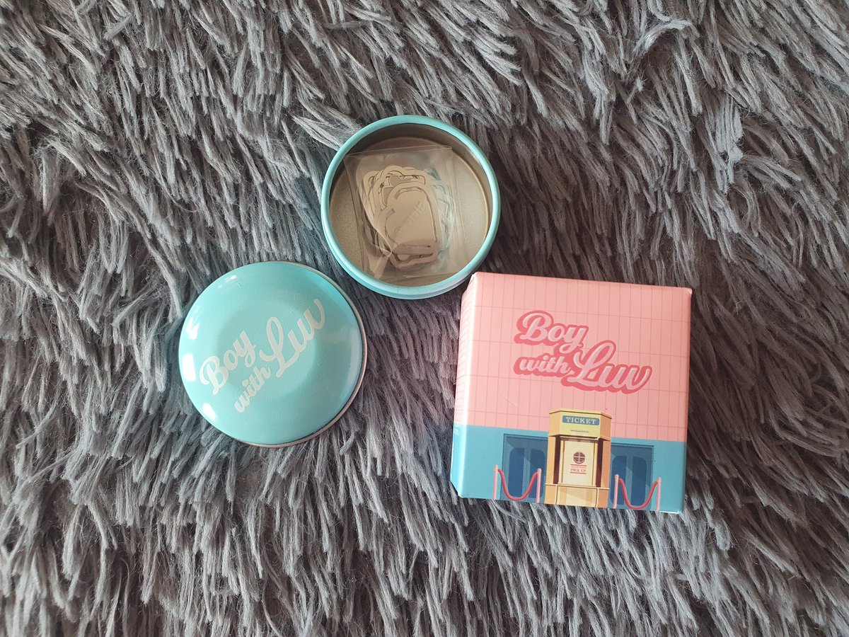 7euphorie's tweet photo. #7euOH
wts lfb ph onhand pls help rt
bts boy with luv tincase clip set
opened to check, very cute 🥰
lowered price bec items come from japan fortune box

original price: 15,000 krw
my price: 400 https://t.co/xgnvkZO1jo