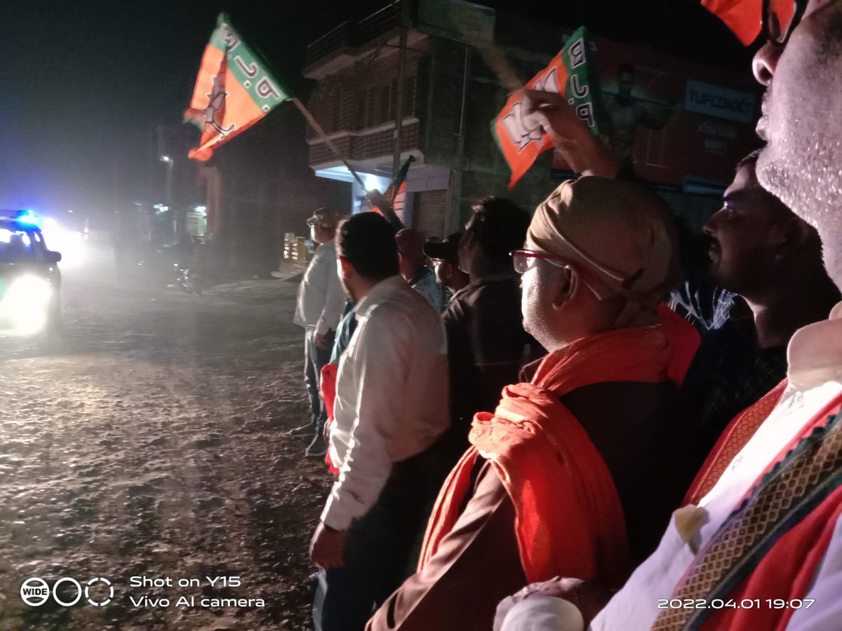 WhyManish's tweet photo. सुपौल जाने के क्रम में सोनवर्षा स्थित आवास पे बिहार सरकार के माननीय उद्योग मंत्री सह भाजपा के राष्ट्रीय प्रवक्ता श्री @ShahnawazBJP जी का युवा मोर्चा के कार्यकर्ताओं के साथ अभिवादन किया। 
@BJP4Bihar
@bhikhubhaidbjp @deveshkumarbjp @dralokranjanbjp @AtulKumarBJP @Durgeshsinghbjp https://t.co/Gv4f46197W