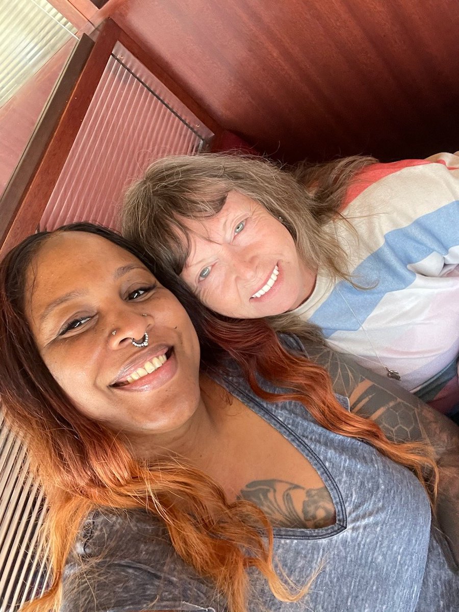 avalon_alayna's tweet photo. Took morning metro to have breakfast with my rock'n'roll girl Jennifer @theredashesofeden. BEST TRIP EVER @kyblondi859 @DiakonovLora @Marslove15 @ISF_FL @gigtripper86 @JaredLeto @30SECONDSTOMARS #music #vacation #funindc https://t.co/ChQLjFX3n6