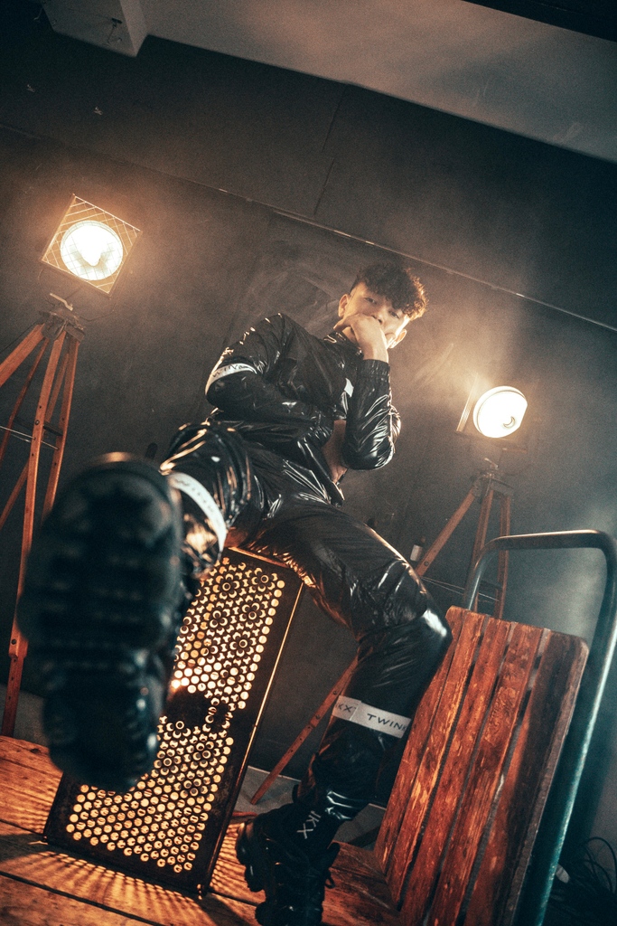 twinkx_official's tweet photo. get down on your knees.. https://t.co/0eiapWLnWL