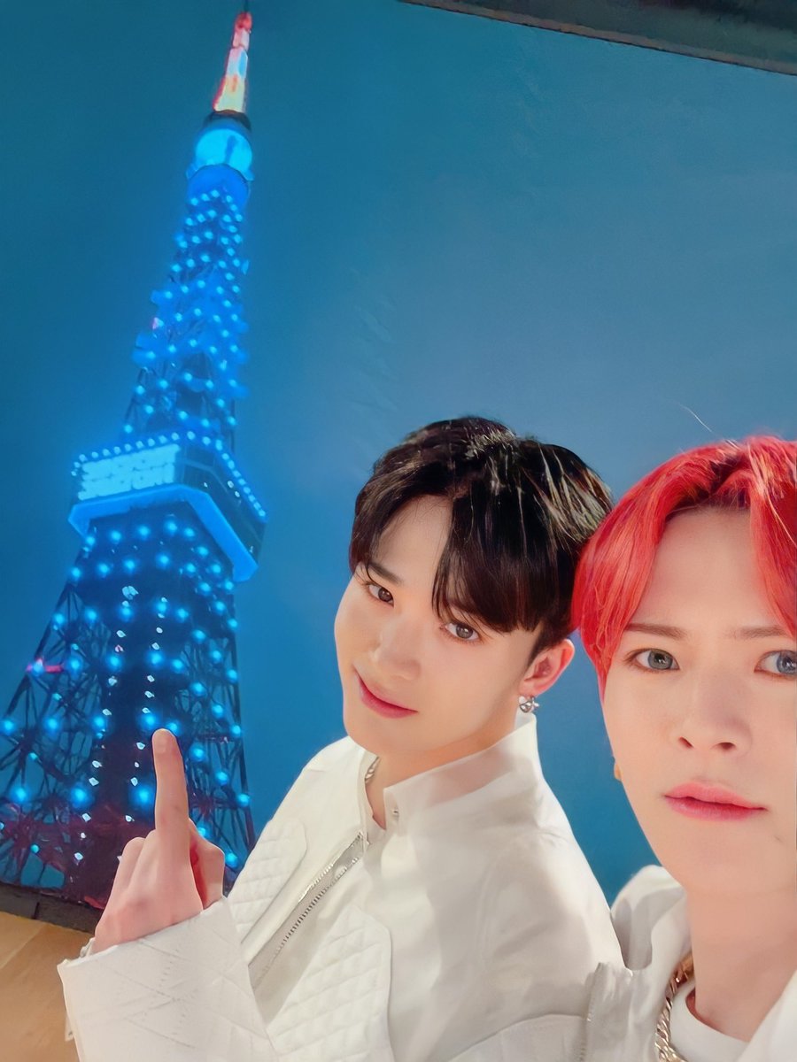 📷 | 220331 [Weverse Update]

Tokyo tower is hot 🔥Thank you very much

#Asahi #Yoshi #Treasure 

<a href="/treasuremembers/">TREASURE</a>