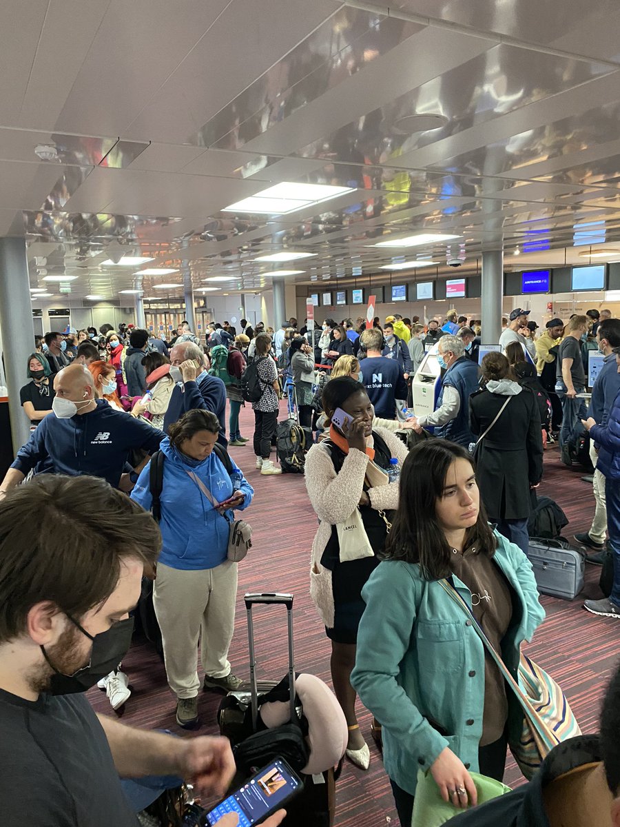 MPResendi's tweet photo. More than 500 people lost their flight because of your delays @AirFranceMX @AirFranceES @airfrance @AirFranceFR , two hours in line without moving and less than 10 staff! One of the supposed biggest airlines can’t solve anything??? DO SOMETHING https://t.co/HV8b6jaXBL