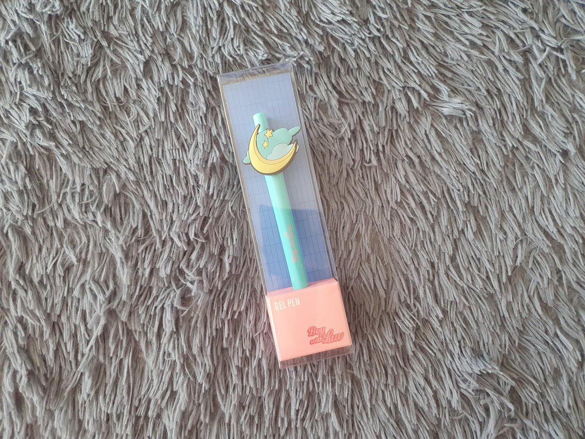 7euphorie's tweet photo. #7euOH
wts lfb ph onhand pls help rt
bts boy with luv pen 02
sealed, never opened/used
lowered price bec items come from japan fortune box

original price: 4,000 krw
my price: 160 https://t.co/WIp8EXnWPd