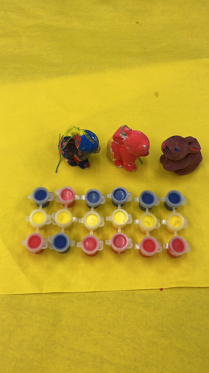 happylaura's tweet photo. Hi @FriendsinFourth and @MrMerrillsClass! We painted rabbits in MCII today, & we have an #array for your class.โค๏ธHow many paint cups did we use if there are 3 rows of 6 paint cups?Is your answer an odd, or even number? #interactivemath ๐#edchat #edutwitter #spedchat https://t.co/bloBN2uV3W