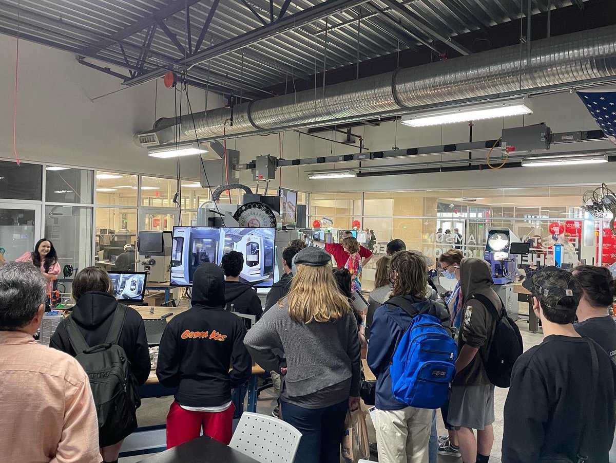 GHSccCenter's tweet photo. @TomGlennHS Visiting @tstc …awesome opportunities so close to home—Gooooooooo Grizzlies!! 🐻 https://t.co/q4OpQgNe8a https://t.co/4WPqsssIEU