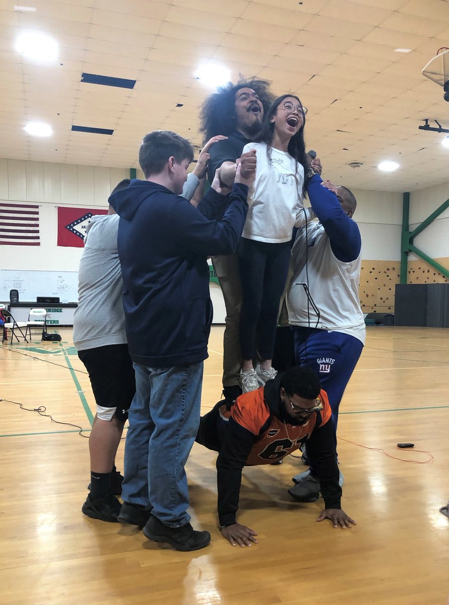 VBSDPointers's tweet photo. Former NFL player Keith Davis continued his District tour this week sharing his inspiring P.U.S.H. (Persevere Until Success Happens) message & giving students the chance to feel like champions!
Read more: https://t.co/mMDGeYijrA
#POINTOutKindness #PointerPride https://t.co/anxRc1bfo2