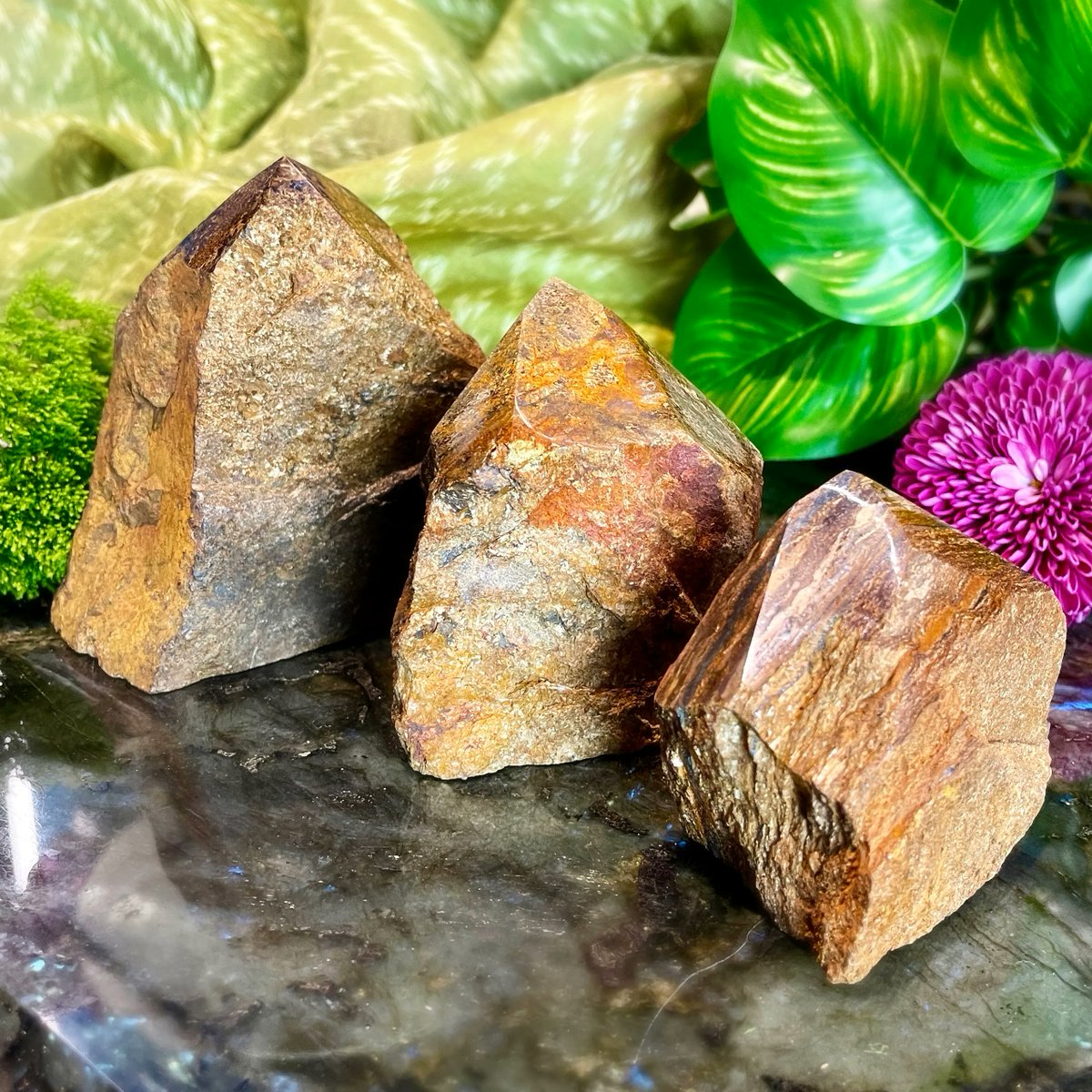 TheSageGoddess's tweet photo. Let the bad vibes go with this custom #Clearing and #Releasing #Bronzite Natural-Sided #Generator 😌 Bronzite purifies negativity + generators raise energy ⬆️ Save 22% with code FLOWER. https://t.co/hAMA0arMcR https://t.co/aR6DaqdB7M
