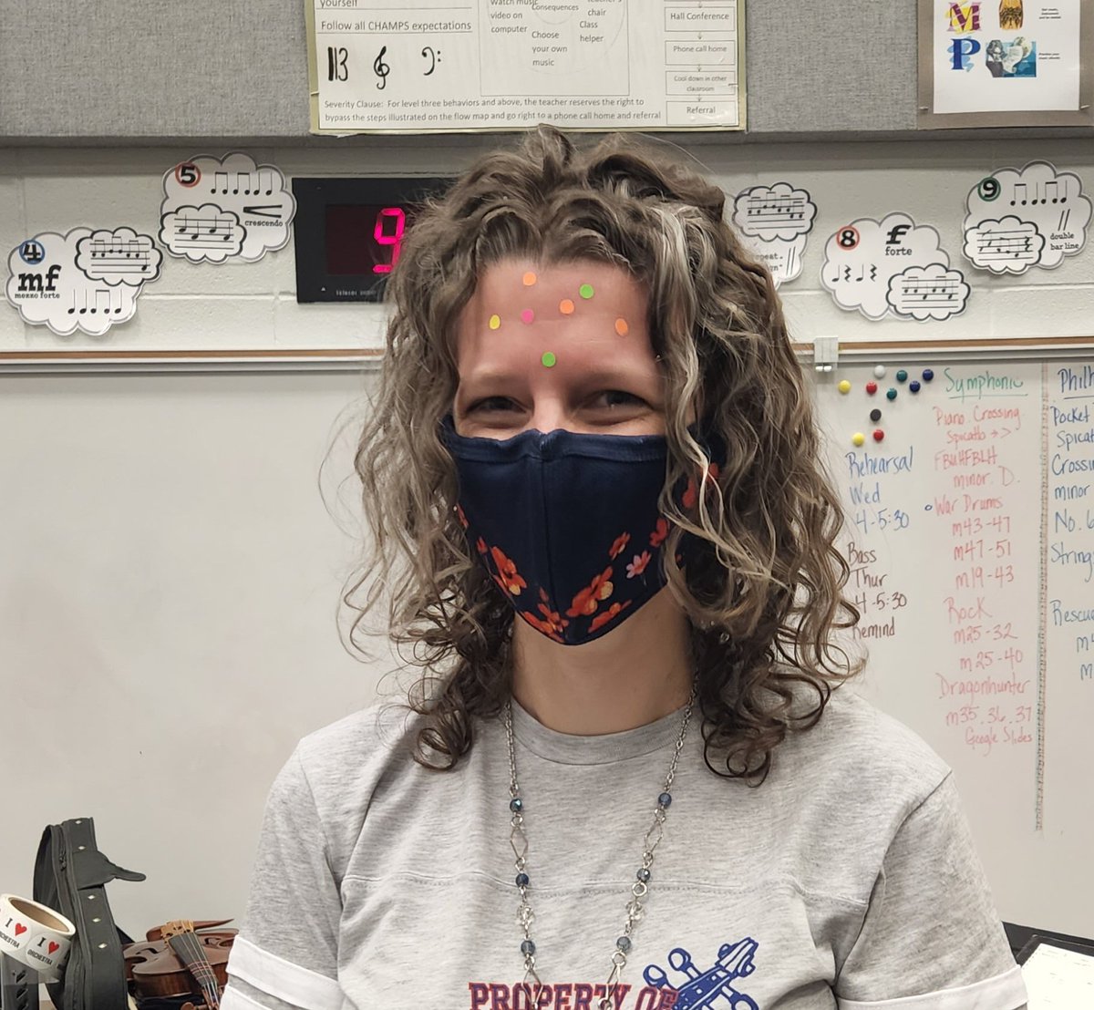 MIS_Strings's tweet photo. Play offs. Points were accumulated as stickers on my forehead. 😂 #AliefFineArts #MillerMAVS #AlieftArtsMatter #TogetherAsOne https://t.co/32U9sB1v5k