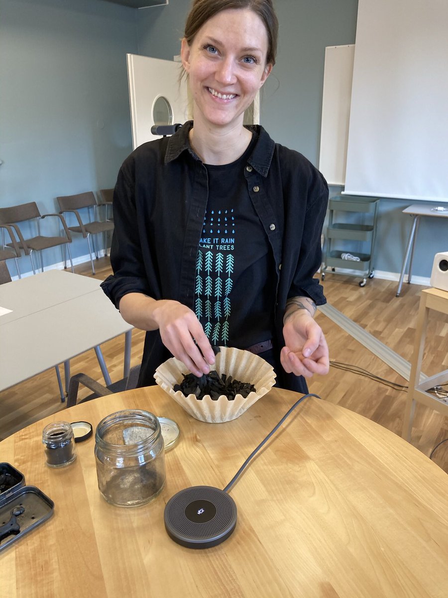 HaakanI's tweet photo. Snapshots from this morning at Green Innovation Park in Alnarp. Big hand for Jacqueline of Ecotopic for sharing loads of knowledge and insights about biochar.
#biochar #sluholding #savetheplanet https://t.co/zm1XcvSeV5