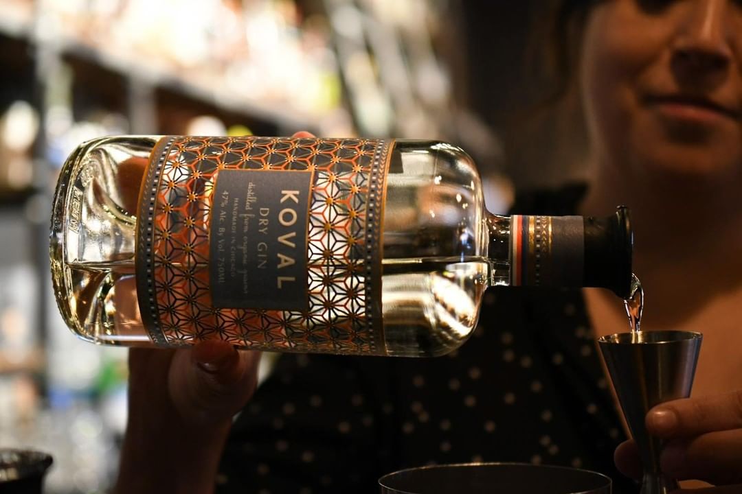 VintegrityWine's tweet photo. Vintegrity wants to give a shoutout to this beautiful Spring Into Gin cocktail from the Barred Owl Butcher!
This elegant drink is named the ✨Crangerine Dream✨ and uses both KOVAL Dry Gin &amp; KOVAL Cranberry Gin Liqueur. 
#SpringIntoGin #Vintegrity #KOVAL
📸 :  @barredowlcomo https://t.co/5dAUxDtdi5