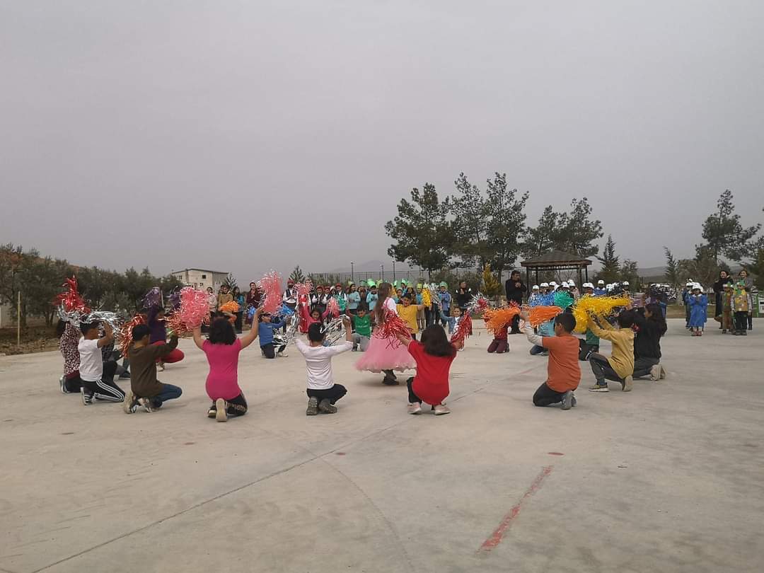 "Çevre Dostu 1000 Okul Projesi' kapsamında, <a href="/k_sehit/">Şehit Sadık Saginc Ortaokulu & İlkokulu</a> okulumuzun  bahçesine  Sayın Kaymakamız <a href="/AbdulkadrSahn/">Abdulkadir Şahin</a> ,Belediye Başkanımız <a href="/msalihsaginc/">Mehmet Salih SAĞINÇ🇹🇷</a> ,İlçe jandarma Komutanımız Ferdi Çidir,Tavas ve Kale Orman Şeflerimiz ile birlikte ağaç dikildi.
<a href="/ekicis20/">Süleyman EKİCİ</a> 
<a href="/h_basgun/">Hüseyin Başgün 🇹🇷</a> 
<a href="/YTEMEL3/">Y.TEMEL</a> 
<a href="/20zgi/">Süleyman İzgi</a>