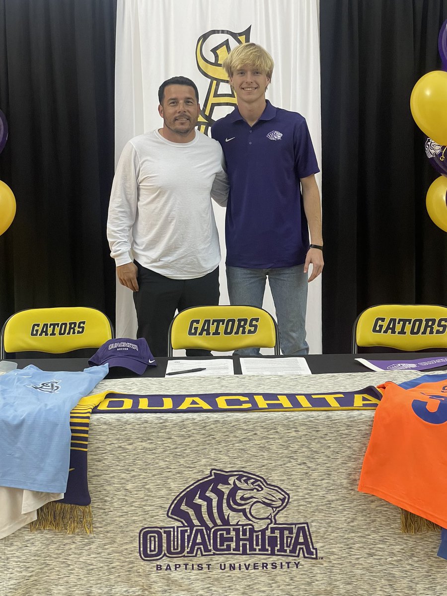 sta_boyssoccer's tweet photo. Congrats again to Dillon ! 🐊💛🖤⚽️ https://t.co/khqd9uCCX6