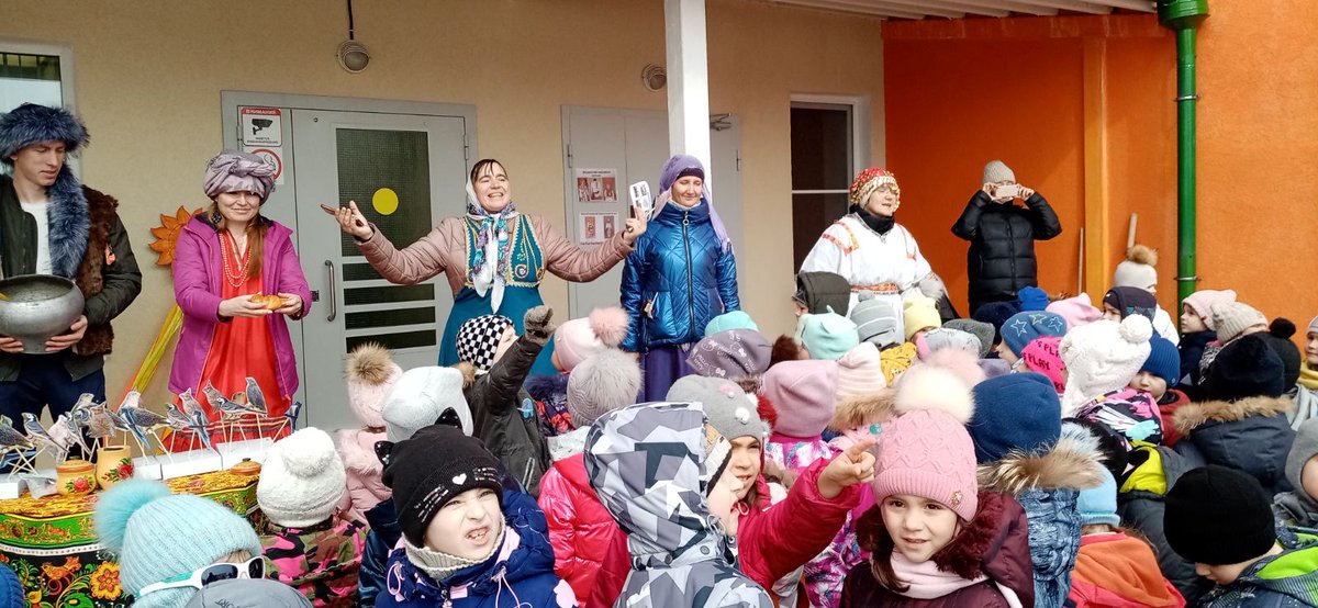 Mishina_ES's tweet photo. Сегодня, с ребятами старших групп прошло мероприятие, посвящённое Всемирному дню птиц. Встретили весну, которую принесли нам на своих крыльях перелетные птицы, в традициях народов Самарской губернии- русскими,мордовским, чувашскими,татарским, башкирским играми,песнями,угощениями! https://t.co/loJfWguwXT