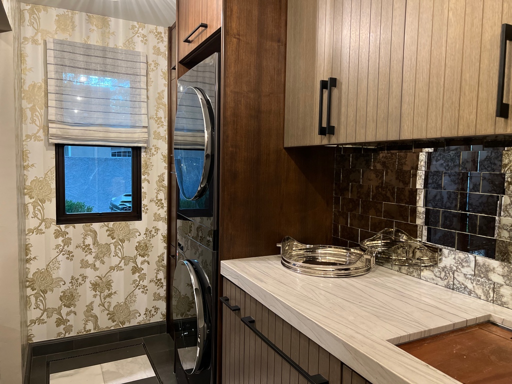 LuxePros's tweet photo. What is your favorite room to wallpaper?!? I think that a wonderful, patterned wall can happen in any room, but I love finding a fabulous powder room, or small space showing off something amazing and unexpected!! https://t.co/3rDiA0epLa