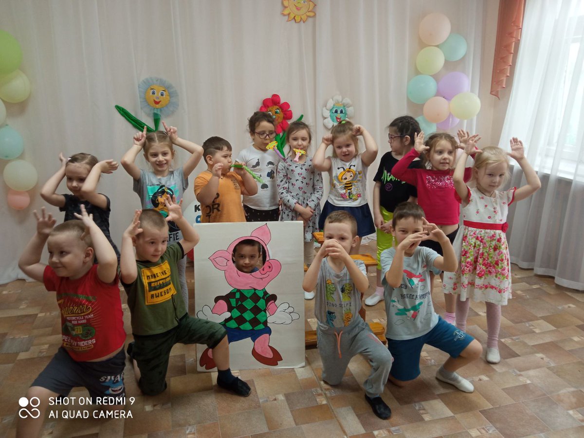 Mishina_ES's tweet photo. В группах Горлица и Стриж прошёл праздник хорошего настроения. Слушали пьесу "Шутка" И.С. Баха, где солировала флейта.Под музыку И.Дунаевского разыграли цирковое представление, исполнили чарльстон и поиграли в весёлые муз. игры. Фото на память запечатлило отличное настроение!!! https://t.co/B3OUblBxmn