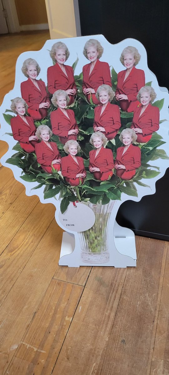 jlborgerding's tweet photo. #pictureit Yesterday was our 15th wedding anniversary and my husband got me a dozen Roses. #bestgiftever #goldengirls #rosenylund https://t.co/eRKTVGGfAD