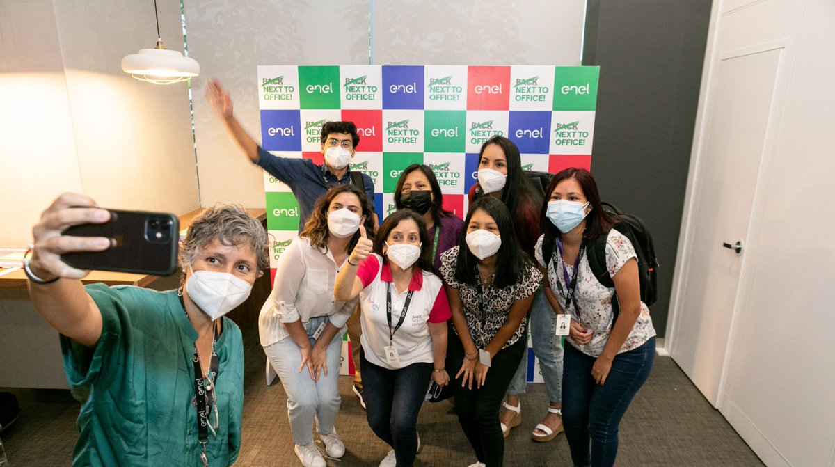 fragale_marco's tweet photo. Es lindo poder compartir más allá de una pantalla💻
Construir experiencias junto a la familia de @EnelPeru e intercambiar ideas. Gracias a la primera etapa de #NextToOffice, nos reencontramos en las oficinas y adoptamos un modelo #Híbrido, luego de 2 años de #TrabajoRemoto💪 https://t.co/7qxBErA9Hp
