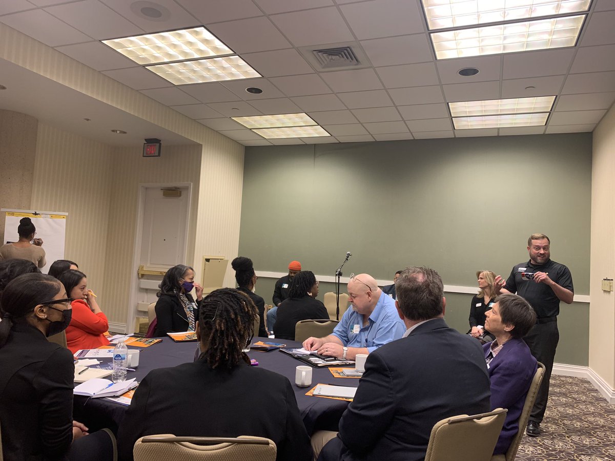 PACKED house at the #NetworkedForChange working session on #Entrepreneurship support, with three grantees leading the conversation! Thanks to <a href="/Porterhousekc/">PorterHousekc</a> #ToolboxKCK and <a href="/nxtusio/">NXTUS</a> for sharing such great expertise! #networkedforchange #kseship <a href="/networkkansas/">Network Kansas</a>