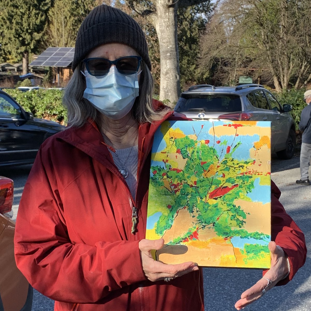 arTHANKS1's tweet photo. Midwife Linda Knox with her new art, Weathered Clay Pot, donated by artist Gaby Mayer. Thank you for all you do for us every day, Linda!
#arthanks #givingback #healingwithart #art #bcartists #callforsubmissions #vancouver https://t.co/wfVIyWElEn