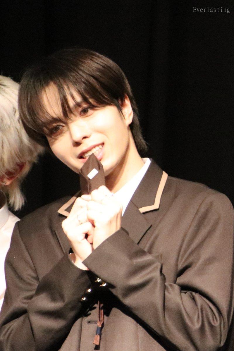 Be_everlast's tweet photo. 211205 엘라스트 대면팬싸
넥타이 앙~!!🤎
#엘라스트 #예준 #ELAST #YEJUN #DarkDream #ToLie #투라이 https://t.co/kdbSQFV97P