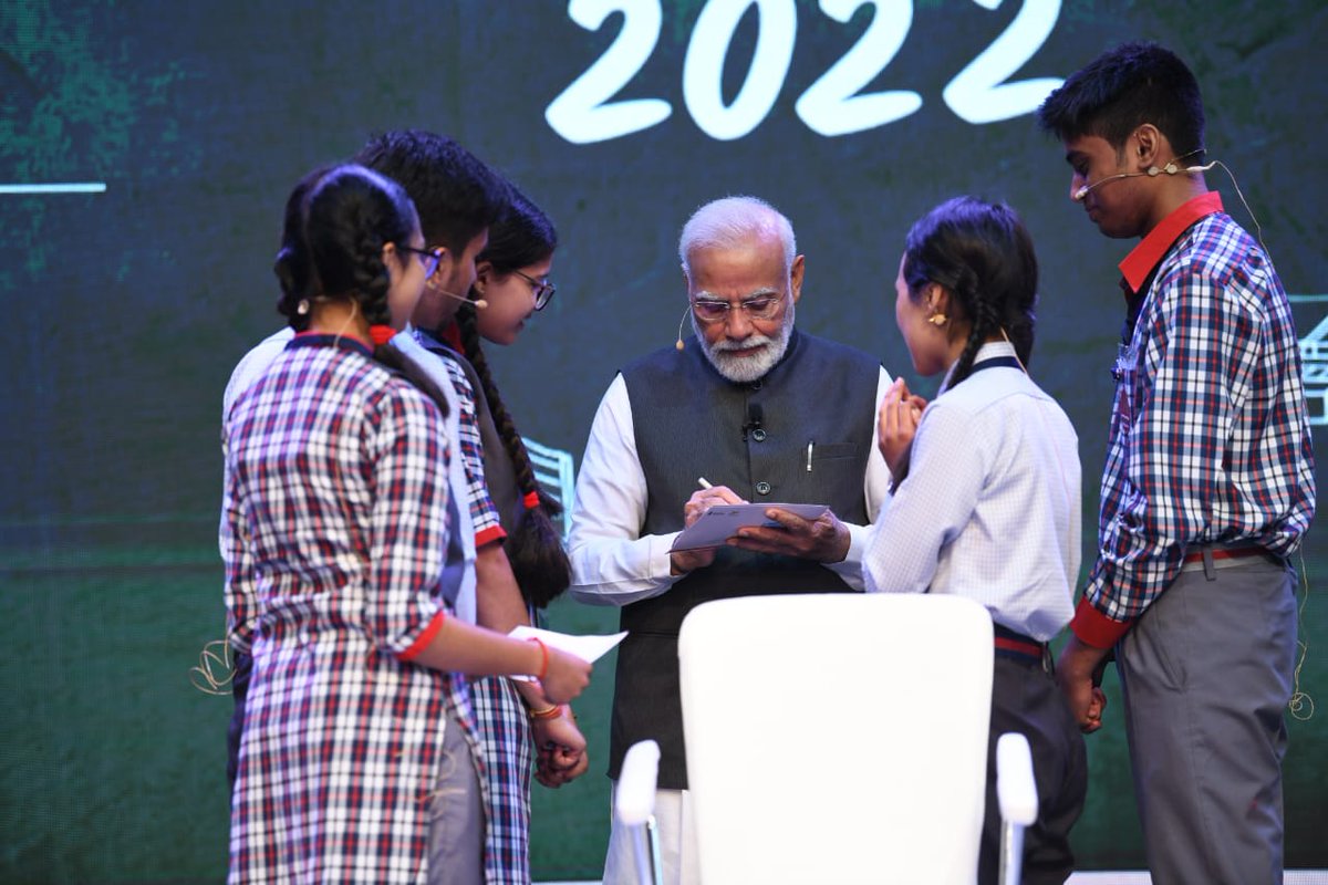 MYogiDevnath's tweet photo. प्रधानमंत्री आदरणीय श्री @narendramodi जी के 'परीक्षा चर्चा' कार्यक्रम के विशेष क्षण https://t.co/0emDe4voUb
