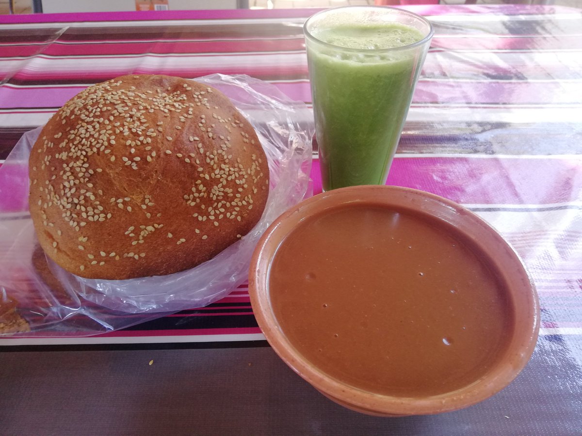 Titilarrazabal's tweet photo. Hermosa mañana.!!
Empezando a desayunar #AlimentosOrgánicos en el #Pochote https://t.co/0COSB3aBhl