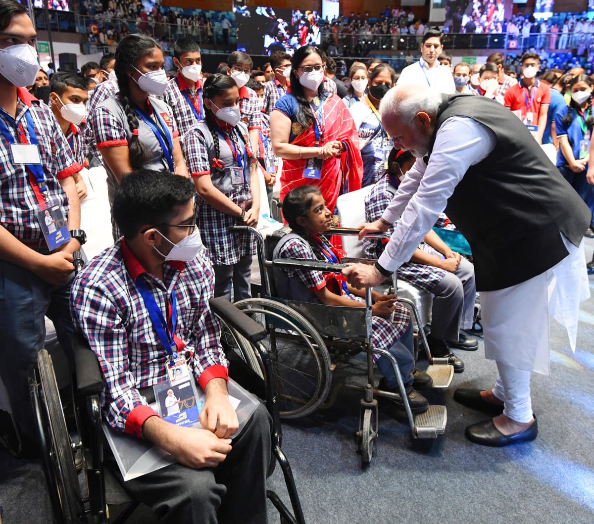 MYogiDevnath's tweet photo. प्रधानमंत्री आदरणीय श्री @narendramodi जी के 'परीक्षा चर्चा' कार्यक्रम के विशेष क्षण https://t.co/0emDe4voUb