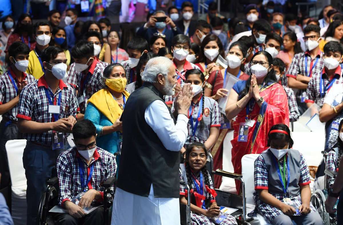 MYogiDevnath's tweet photo. प्रधानमंत्री आदरणीय श्री @narendramodi जी के 'परीक्षा चर्चा' कार्यक्रम के विशेष क्षण https://t.co/0emDe4voUb