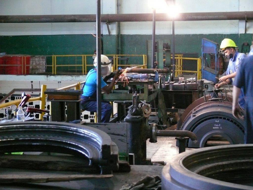 OSDE_UNE's tweet photo. Los trabajadores de la Central Termoeléctrica "Otto Parellada" (Tallapiedra) se encuentran realizando labores de mantenimiento de la turbina. https://t.co/9aNmKDZ7U8