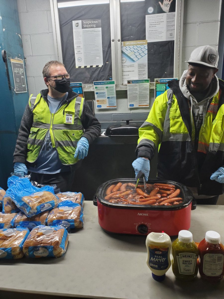 DFW_SunriseRamp's tweet photo. Thank you to Davion and Mike for serving up the dogs on this fantastic frankfurter Friday! CHSP Co-Chair Brenda Martin put together a tasty safety table highlighting dolly awareness ✅💯🎉🔥@DfwUps @UpsDfwTraining @RedRiverUPSers @UPSers https://t.co/er1LADiW5H
