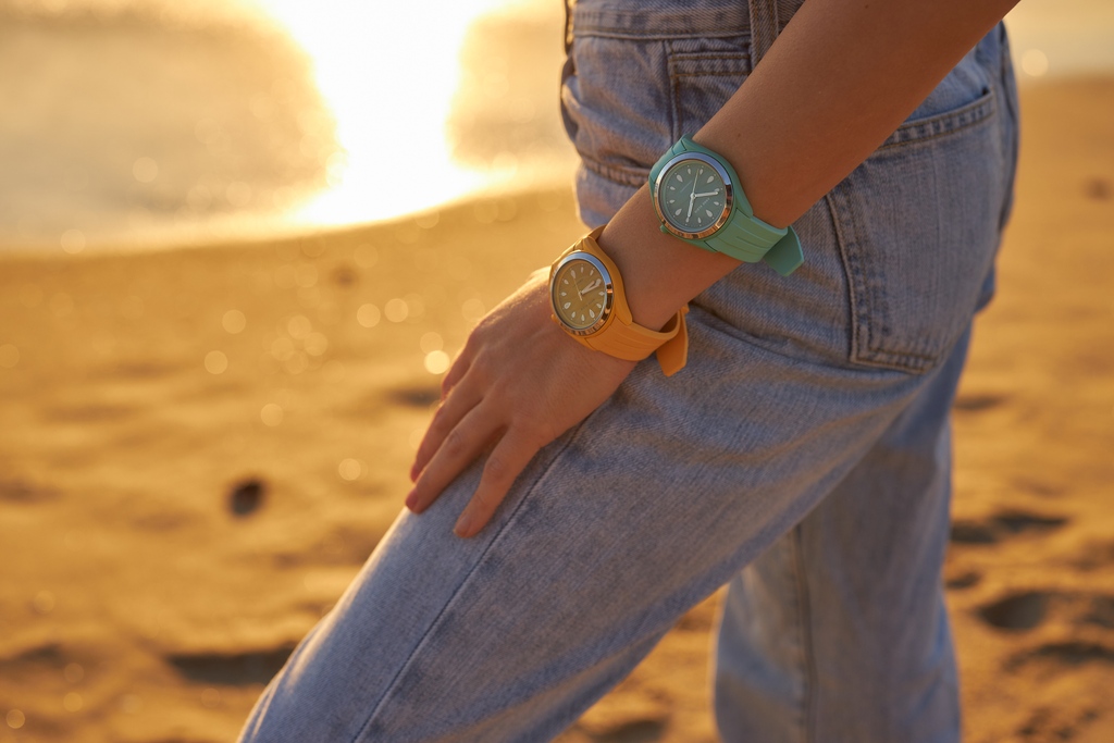 AnneKlein's tweet photo. Happy Earth Month! We're celebrating Mother Earth with @Oceanworks to #SeaPlasticDifferently: recycling ocean waste into sustainably-made watches. Our commitment to protecting the environment is shared by our communities, partners, and clients—because we're all in this together. https://t.co/4lUmmNRxcg
