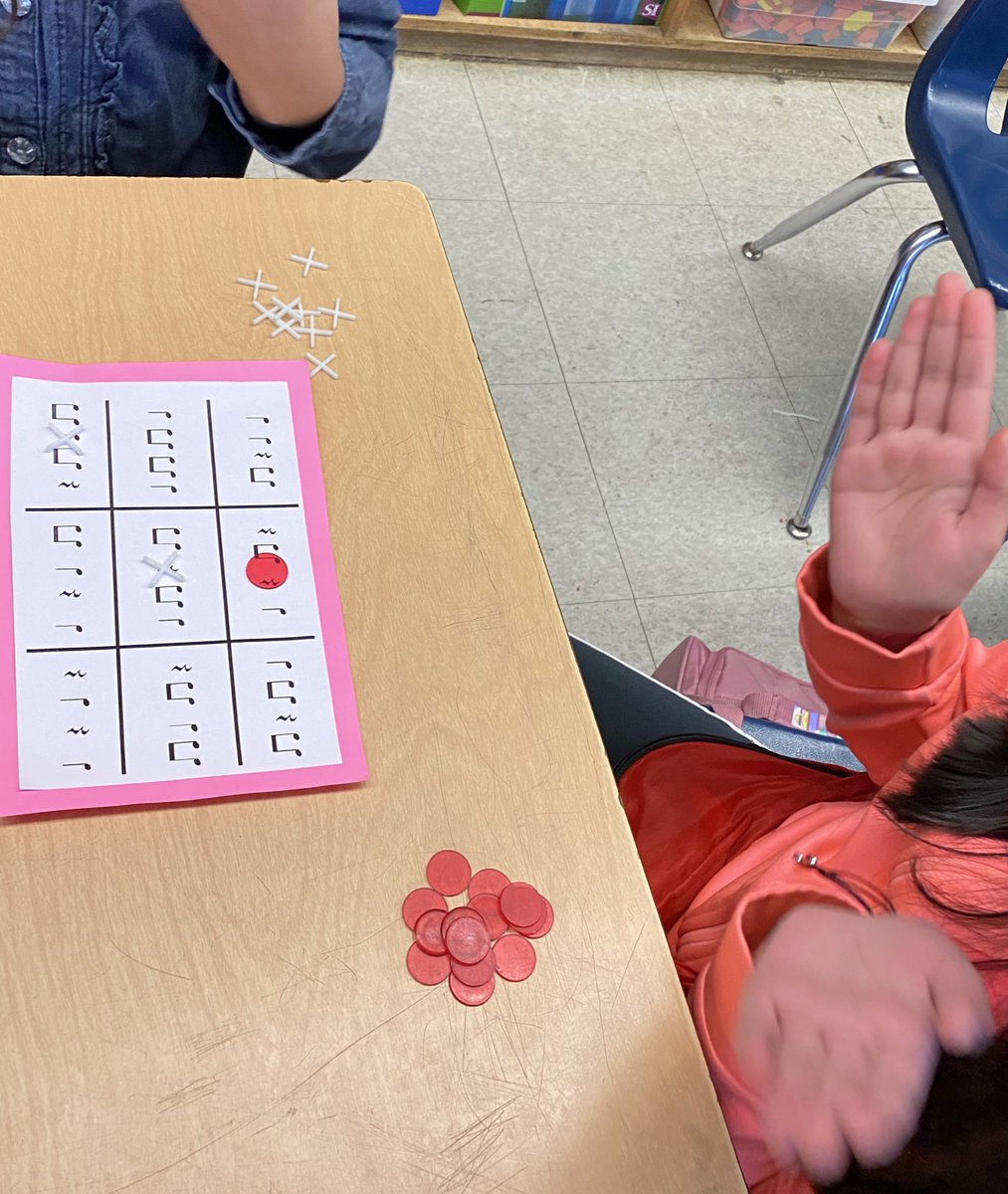 MsGordon206's tweet photo. 🎶 🎵 Can you clap the rhythm? Tic Tac Toe with our amazing vocal music instructor! @BeaumondeBHJMS https://t.co/EFPc4DAcH6