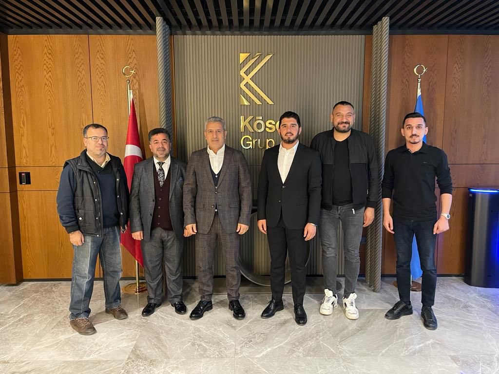 Mardin Gazeteciler ve Yazarlar Cemiyeti Başkanı ve @MardinLife Yazı İşleri Müdürü <a href="/UrunduKadir/">Kadir Üründü</a>, @MardinLife Genel Yayın Yönetmeni @NezirGunes ve Mardin’in değerli iş insanlarından @ArtukBey1910 şirketinin sahibi Tacettin Yertüm’e kıymetli ziyaretlerinden dolayı teşekkür ediyorum.