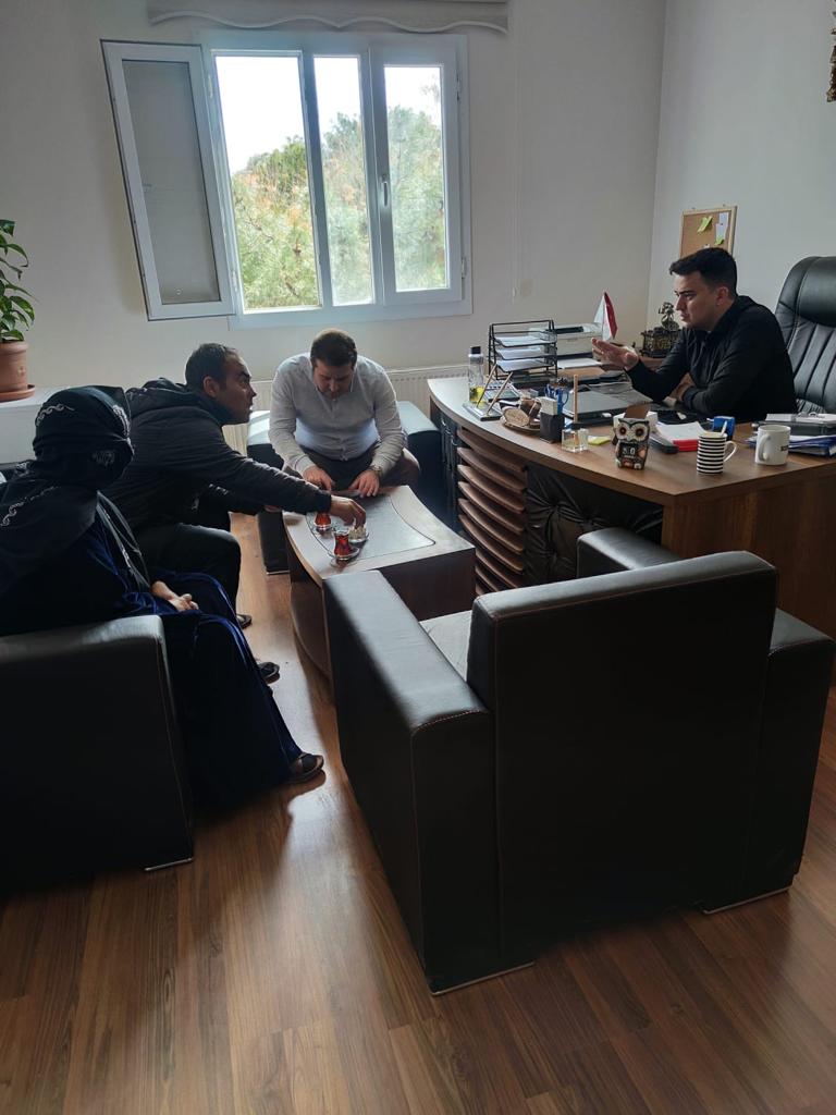 AkcakaleShm's tweet photo. 14.02.2022 tarihinde vefat eden gazimiz Sadık GÜNDÜZ amcamızın eşi ve oğlu Müdürlüğümüze ziyarette bulunmuştur. Kıymetli ailemizin talepleri dinlenmiş bu doğrultuda Müdürlüğümüzce gerekli iş ve işlemler yapılmıştır.
@tcailesosyal @ashb_sehitgazi @SanliurfaASH @hasanbilici63 https://t.co/fUPPThVlmL