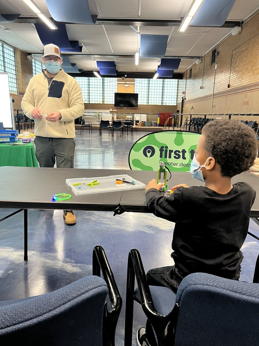 firstteedetroit's tweet photo. Another fun robotics workshop at Durfee Innovation Society with @LifeRemodeled & @JohnMcI23167962! Weβre grateful for the partnership with both organizations to come along side and #buildgamechangers with us! https://t.co/8pVtrN6uMh