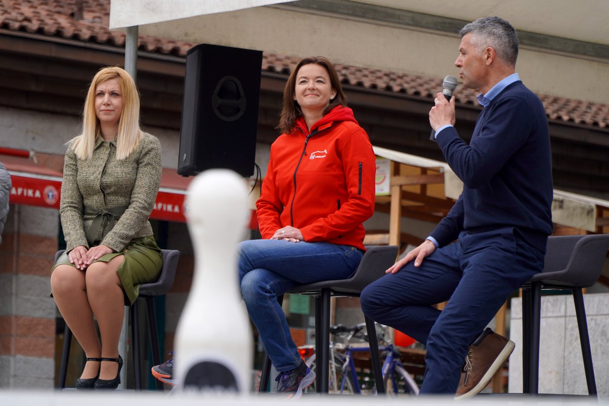 strankaSD's tweet photo. V Šempetru pri Novi Gorici se je @tfajon srečala s številnimi podpornicami in podporniki. Podpredsednik SD @MatjaNemec je ob tem poudaril pomen boja za solidarnost, človekove pravice in enakost. 24. 4. napoči čas za velike spremebe. #volisd #drugače #skupaj #naprej https://t.co/gCE5wHWBLG