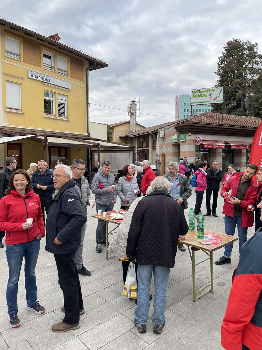 strankaSD's tweet photo. V Šempetru pri Novi Gorici se je @tfajon srečala s številnimi podpornicami in podporniki. Podpredsednik SD @MatjaNemec je ob tem poudaril pomen boja za solidarnost, človekove pravice in enakost. 24. 4. napoči čas za velike spremebe. #volisd #drugače #skupaj #naprej https://t.co/gCE5wHWBLG