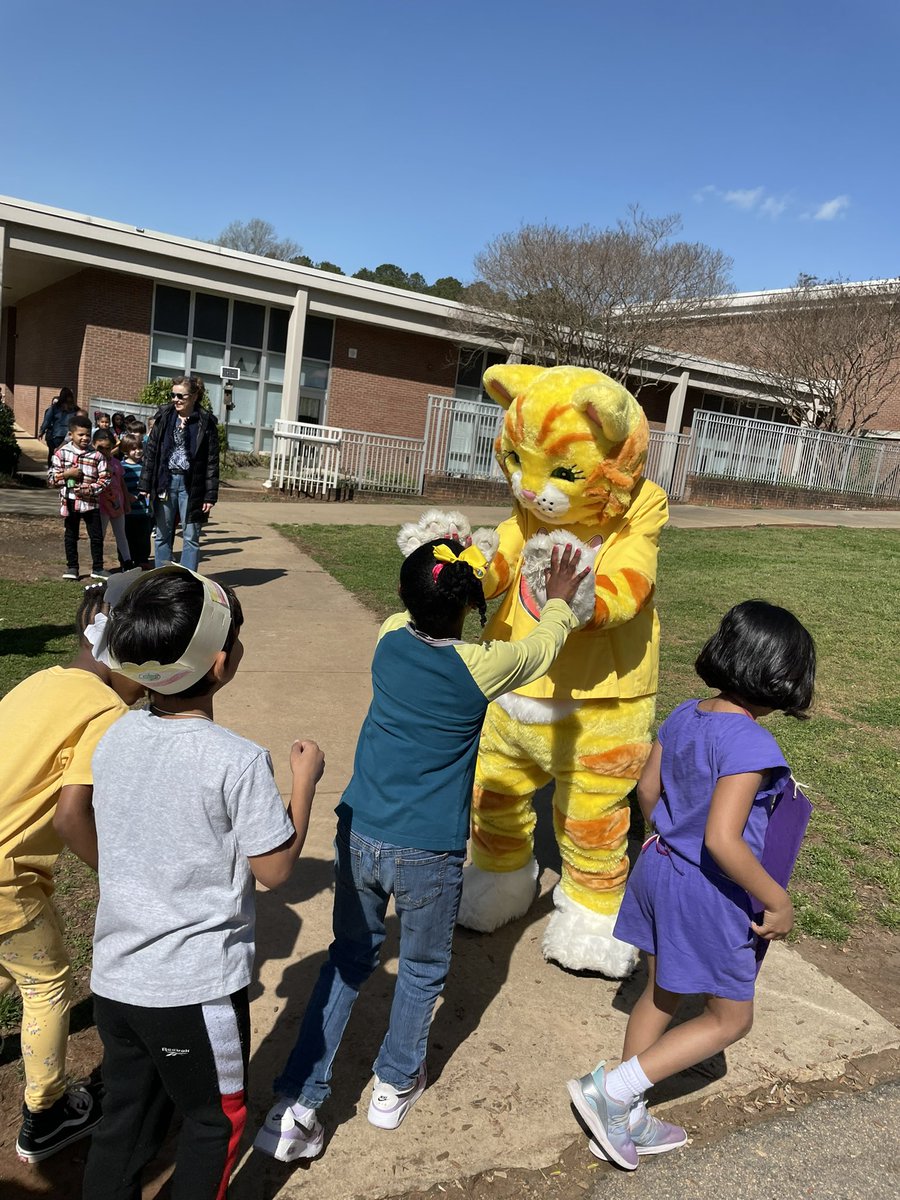 It was fun hanging with Clever Cat at the first grade Letterland parade and dance party.