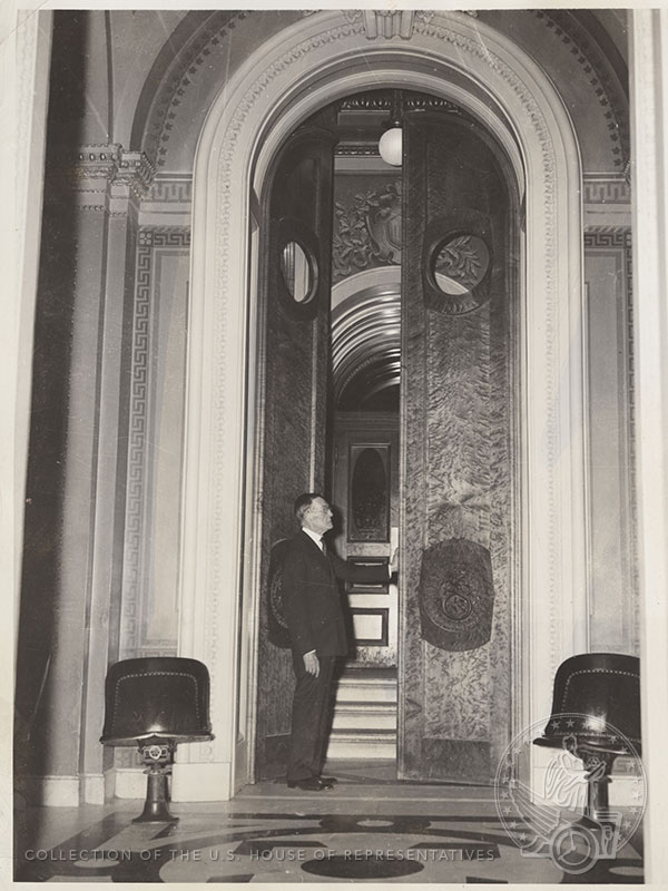 USHouseHistory's tweet photo. View the people of the House in photographs from the #HouseCollection. #CongressWeek https://t.co/5lng3NqjZ7 https://t.co/kCIJo7IZGH