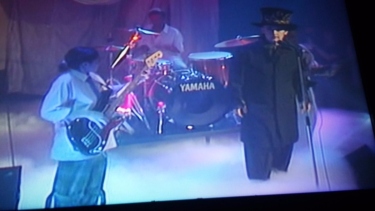 JINX2001's tweet photo. Is it just ME? 🤔😎😍 or does anyone miss @topofthepops @BBCTwo @BBCSounds 🙄😓 getting back from school 2-watch! @JinxMusicMedia @andipeters @presenterhayley @lemontwittor @Gailporter @ZoeTheBall @MIKE_STOCK_HQ GRT times @BoyGeorge 💙 https://t.co/qNgYL0zT8d
