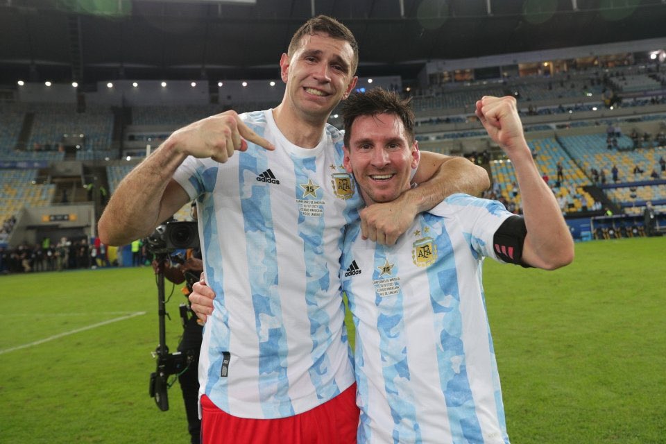 AlbicelesteTalk's tweet photo. ❗️Emiliano Martinez told @DiarioOle: “You cannot say that the favorite is another, when the best in the world is ours.” #FIFAWorldCup 🏆 https://t.co/eOYsE5ZzGz