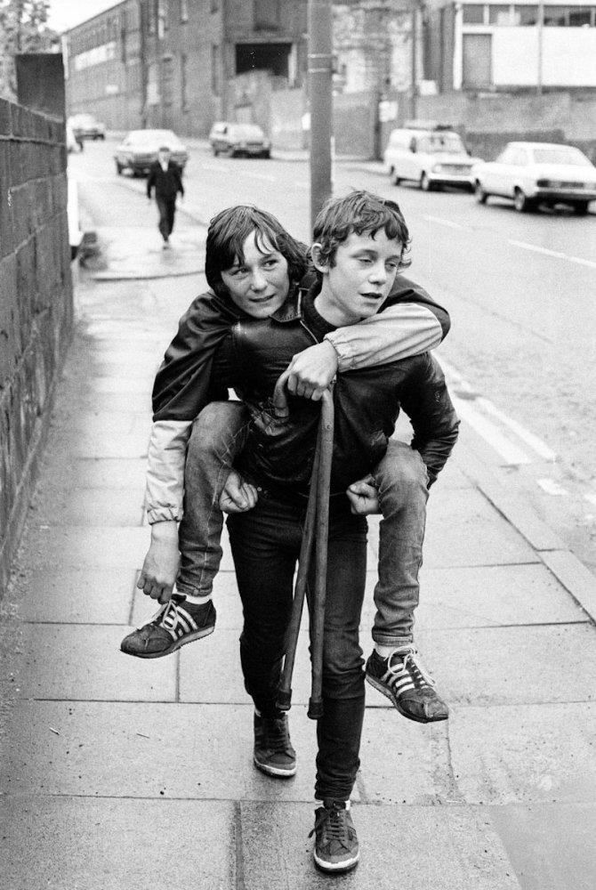 davy_lawless's tweet photo. Lovely photo, When your mate needs two sticks to get around.Bolton in the 70s. Bless em.. Photo by Don Tonge. #1970s #Bolton #Bestmates https://t.co/Zg84Jyw67K